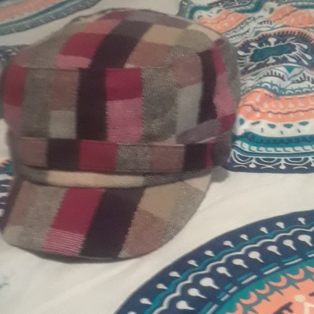 Multicolor hat - Picture 3 of 3